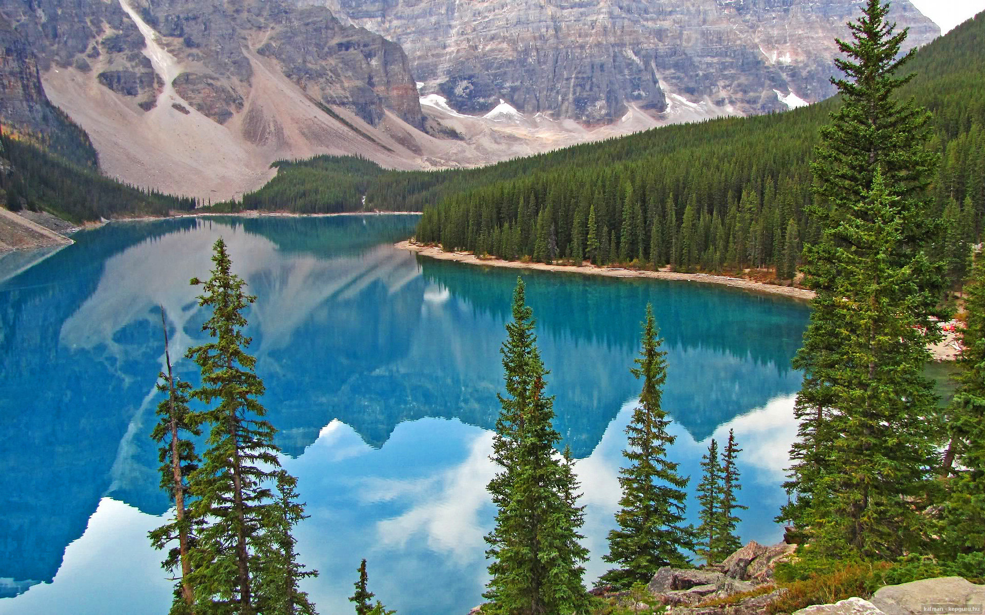 国际米兰击败热那亚，继续领跑榜首，国际米兰击败热那亚,继续领跑榜首是谁