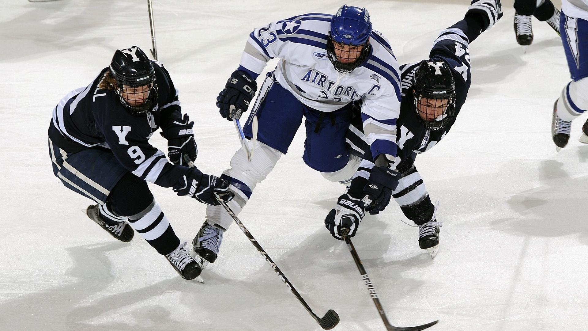 2009年季后赛第一轮：湖人以“杀手锏”科比的超神表现，从落后20分的逆境中逆转灰熊，彰显冠军底蕴。